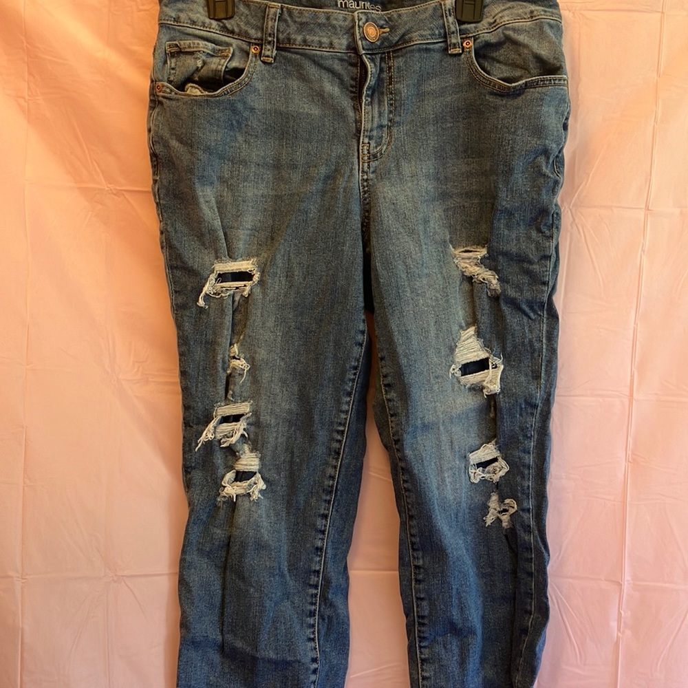 Capri jeans with patches rips